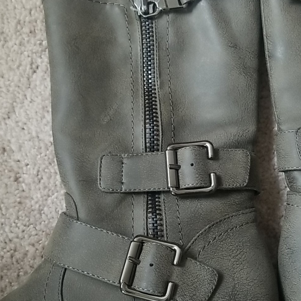 Boots - Picture 4 of 5
